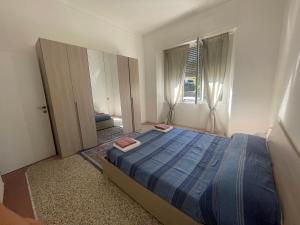 A bed or beds in a room at Nuova Casa vacanze nonna Prassede con giardino e posto auto