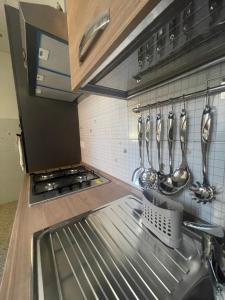 A kitchen or kitchenette at Nuova Casa vacanze nonna Prassede con giardino e posto auto