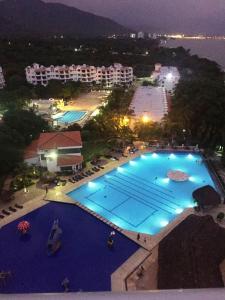 Bazén v ubytování Costa Azul Suites 1002 nebo v jeho okolí