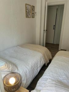 Łóżko lub łóżka w pokoju w obiekcie Apartamento céntrico y en primera línea de playa