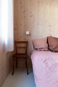 Una cama o camas en una habitación de Noorderbed