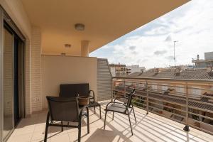 A balcony or terrace at Nuevo apartamento en playa con aire acondicionado MASBO 3