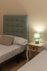 A bed or beds in a room at Nuevo apartamento en playa con aire acondicionado MASBO 3