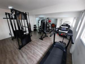 an overhead view of a gym with cardio equipment at Descanse em Lindo Studio na Bela Vista em São Paulo in Sao Paulo