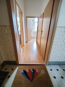 a hallway in a house with a floor at YourFavoriteBed Designwohnung Nähe Zentrum und Klinikum in Plauen