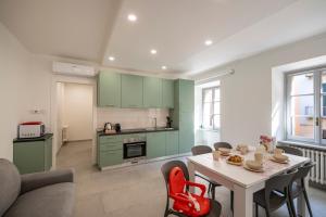 A kitchen or kitchenette at Dream Baveno