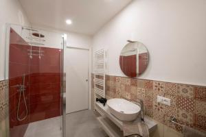 A bathroom at Dream Baveno Még 20 kép