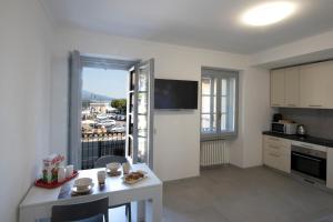 A kitchen or kitchenette at Dream Baveno