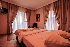 Postel nebo postele na pokoji v ubytování Gödence Hotel Restoran Bungalow
