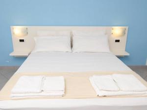 Un pat sau paturi într-o cameră la Terrazze Del Mare