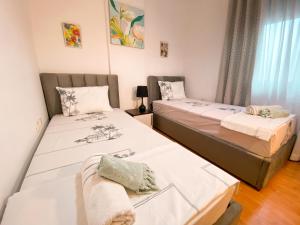 Ένα ή περισσότερα κρεβάτια σε δωμάτιο στο Tirana Views Apartment - Comfy & spacious