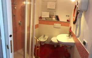 A bathroom at Casa Tognetti Affittacamere