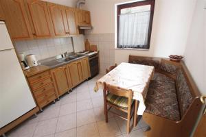 Kuchyň nebo kuchyňský kout v ubytování Apartments with a parking space Crikvenica - 5493