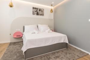 Postel nebo postele na pokoji v ubytování Mayisa Apartments