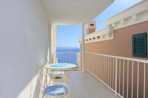 Balkón nebo terasa v ubytování Apartments by the sea Podgora, Makarska - 11432