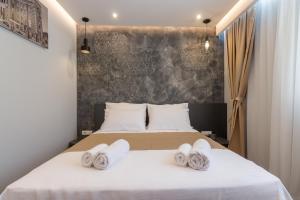 Postel nebo postele na pokoji v ubytování Mayisa Apartments
