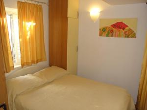 Posteľ alebo postele v izbe v ubytovaní Apartments with WiFi Postira, Brac - 11428