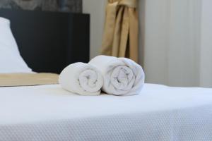 Postel nebo postele na pokoji v ubytování Mayisa Apartments