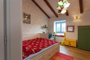 Postel nebo postele na pokoji v ubytování Apartments with parking spaces Kornic, Krk - 11506