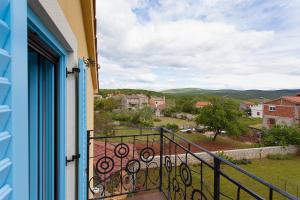 Nespecifikovaný výhled na hory nebo výhled na hory při pohledu z apartmánu