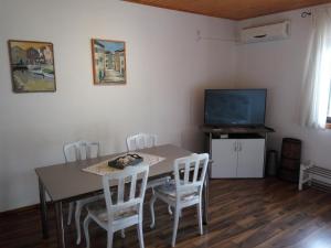 Fotografia z galérie ubytovania Apartments with a parking space Novi Vinodolski - 11523 v Novom Vindolskom