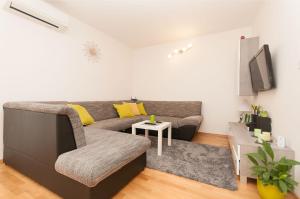 Fotografia z galérie ubytovania Apartments with WiFi Omis - 11513 v Omise