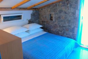 Posteľ alebo postele v izbe v ubytovaní Seaside family friendly house with a swimming pool Cove Pernatice, Drvenik - 11590
