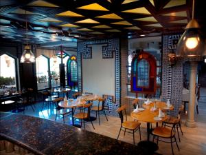 Reštaurácia alebo iné gastronomické zariadenie v ubytovaní Toledo Amman Hotel