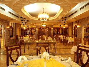 Reštaurácia alebo iné gastronomické zariadenie v ubytovaní Toledo Amman Hotel