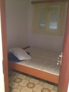 Postel nebo postele na pokoji v ubytování Apartment Sveta Nedilja 11433c
