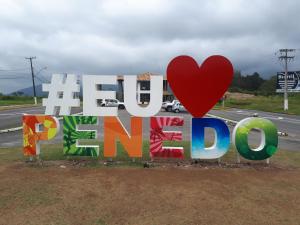 Afbeelding uit fotogalerij van Chalé Luso Brasileiro 1 térreo in Penedo