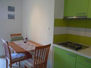 Fotografie z fotogalerie ubytování Apartment Sveta Nedilja 13753d v destinaci Jelsa
