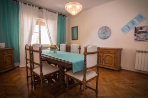 Fotografia z galérie ubytovania Seaside holiday house Barbat, Rab - 13806 v Rabe