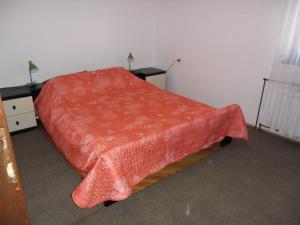 Posteľ alebo postele v izbe v ubytovaní Apartments with WiFi Sibenik - 13818
