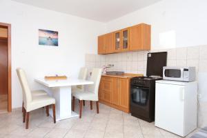 Kuchyň nebo kuchyňský kout v ubytování Apartments with a parking space Split - 11518