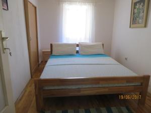 a bedroom with a bed in a room with a window at Secluded house with a parking space Beli, Cres - 13893 in Beli