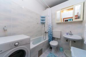 Kúpeľňa v ubytovaní Apartments by the sea Podaca, Makarska - 13974