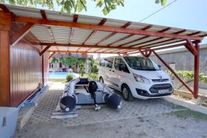 Fotografie z fotogalerie ubytování Family friendly apartments with a swimming pool Kastel Sucurac, Kastela - 14047 v destinaci Kaštela + 20 fotografií