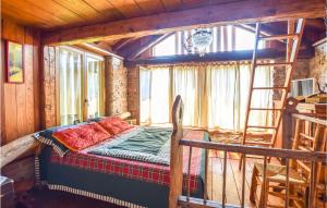 A bed or beds in a room at Amazing Home In Lamon With Wifi