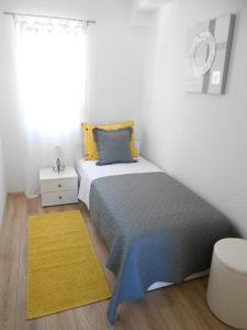 Postel nebo postele na pokoji v ubytování Apartments with a parking space Okrug Gornji, Ciovo - 13859
