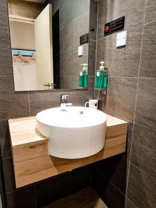 Koupelna v ubytování Qlio Hotel
