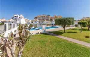 Basen w obiekcie Stunning Home In Torrevieja With Wifi lub w pobliżu