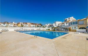 Basen w obiekcie Stunning Home In Torrevieja With Wifi lub w pobliżu