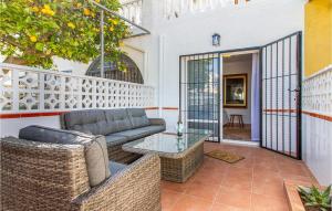 Część wypoczynkowa w obiekcie Stunning Home In Torrevieja With Wifi