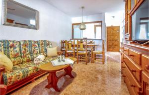 Część wypoczynkowa w obiekcie Stunning Home In Torrevieja With Wifi
