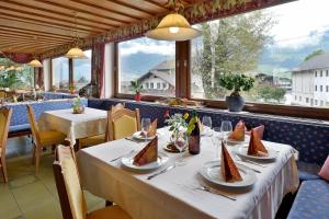 מסעדה או מקום אחר לאכול בו ב-Hotel Gasthof Jäger Zillertal