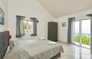 Posteľ alebo postele v izbe v ubytovaní 1 Bedroom Nice Apartment In Saplunara