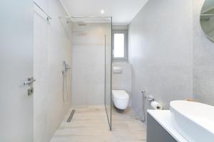 Elisavet Nuevo Studios & Suites的一间浴室