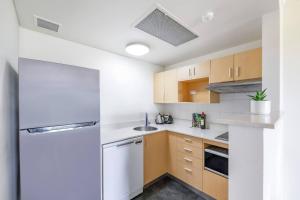 Cucina o angolo cottura di Two Private Oceanview Suites with Resort Pool