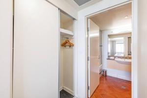 Letto o letti in una camera di Two Private Oceanview Suites with Resort Pool